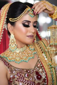 Meenakshi Dutt Makeovers – Khandari