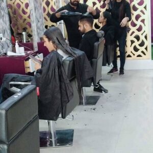 Looks & Curls salon – Mohali Village