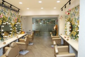 Meenakshi Dutt salon